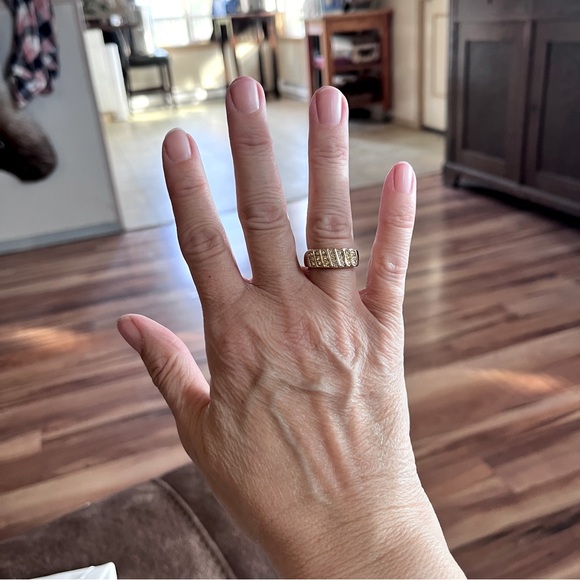 gold tone ring with 21 rhinestones size 6 - Picture 2 of 7